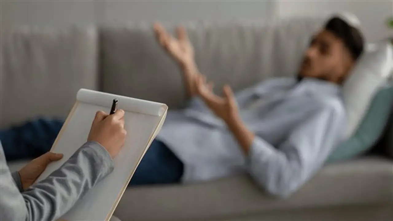 حكم التحدث مع الطبيب النفسي في الأمور الزوجية الخاصة: الإفتاء توضح