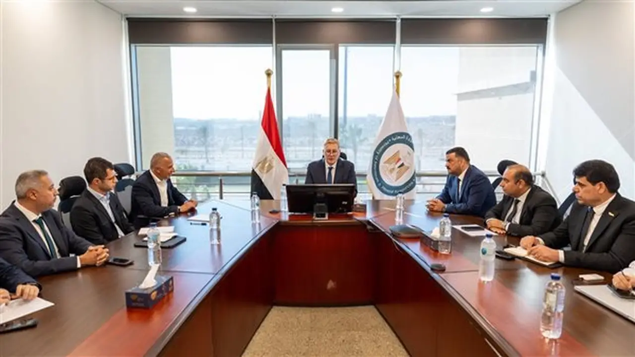 وزير البترول يناقش تسريع تنفيذ مصنع الأسمدة الفوسفاتية بالمنطقة الاقتصادية لقناة السويس
