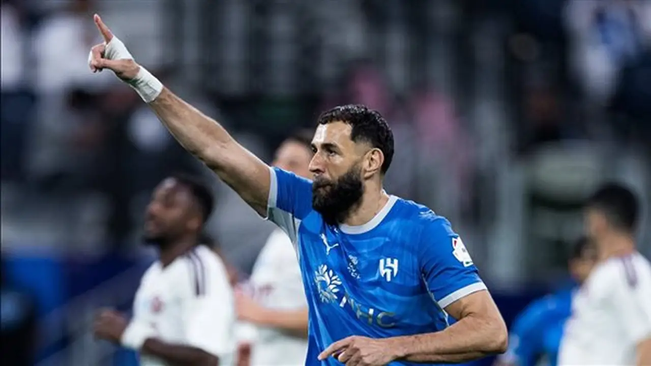 الهلال يحقق فوزًا ساحقًا على الفيصلي بثلاثية في الشوط الأول