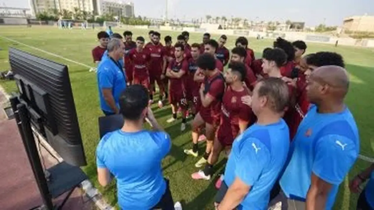 علي ماهر يجتمع بلاعبي سيراميكا استعدادًا للموسم الجديد