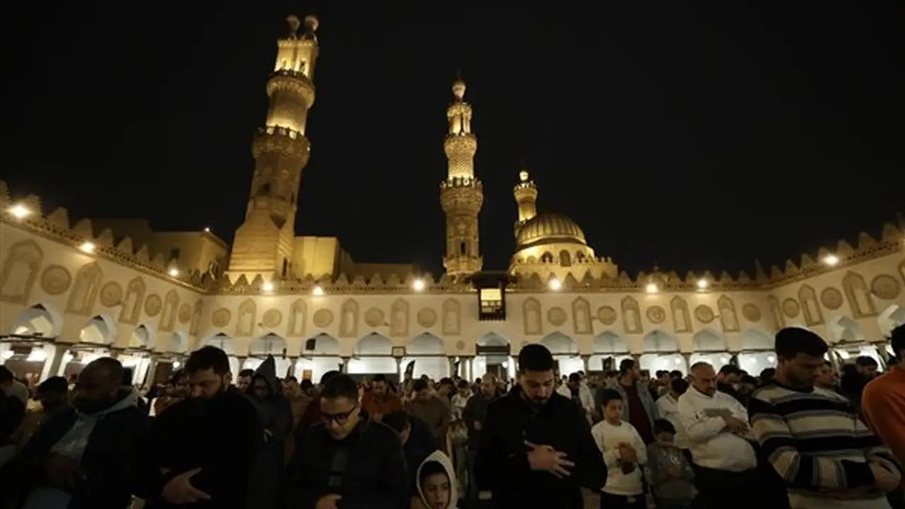 مواقيت الصلاة اليوم: أذان الفجر في القاهرة والمحافظات يوم السبت
