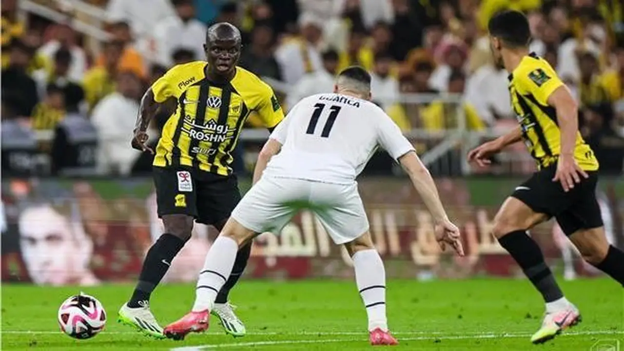 الاتحاد يبدأ مشواره في الدوري السعودي بمواجهة الخلود: موعد المباراة والقنوات الناقلة