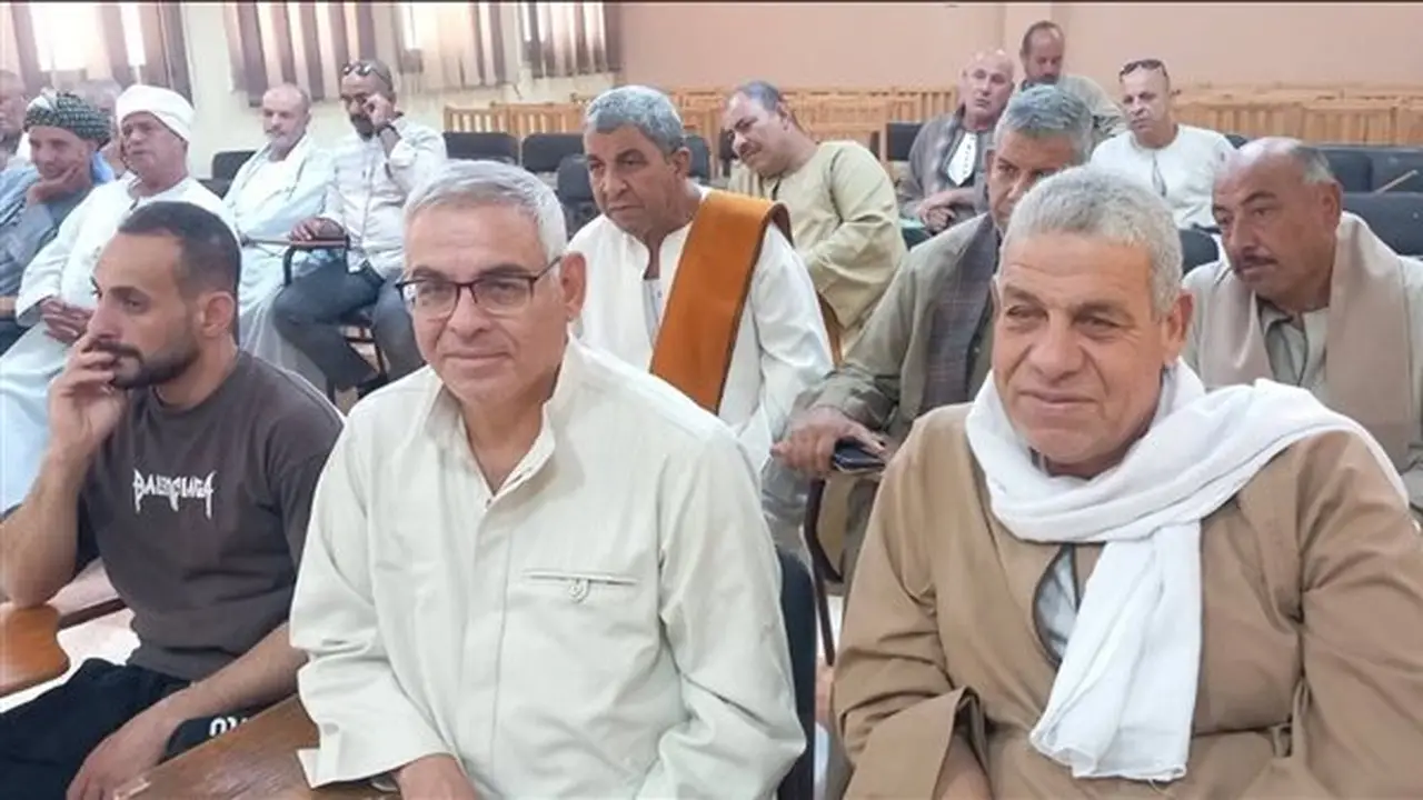 محافظ أسيوط يلتقي بالمزارعين لعرض فرص التمويل لمشروعات الإنتاج الحيواني والطاقة الشمسية
