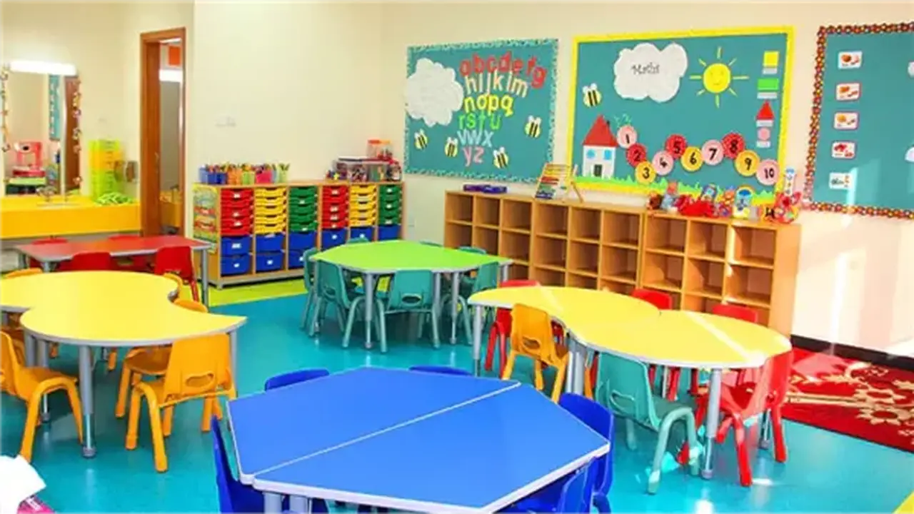 إصابة 4 أطفال بحروق إثر تجربة كيميائية في حضانة بالتجمع والنيابة تحقق