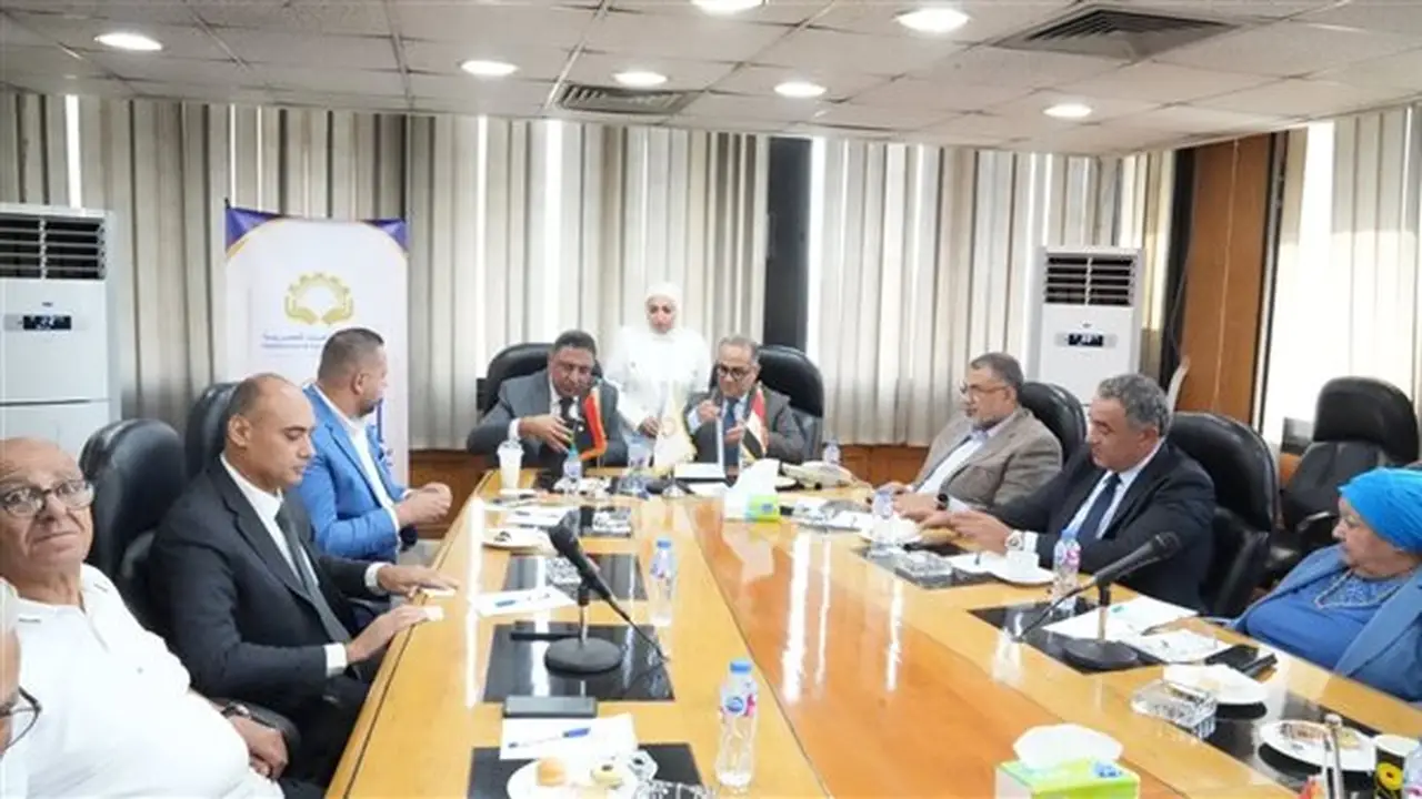 اتحاد الصناعات المصرية وغرف بنغازي يوقعان بروتوكولًا لإطلاق معرض للتكامل الصناعي