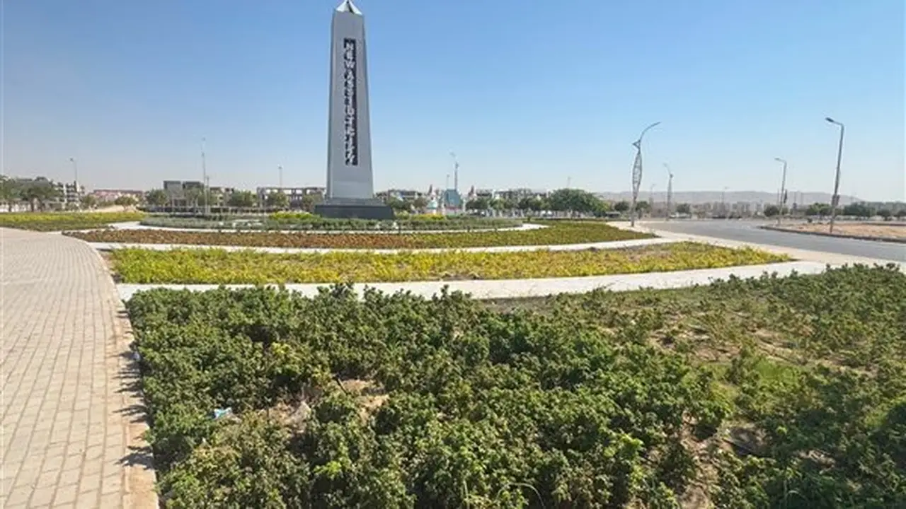 وزيرة الإسكان تتابع تنفيذ مشروعات الطرق والمرافق في المدن الجديدة