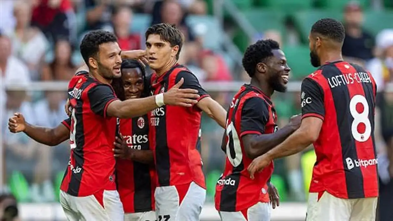 ميلان يتفوق على مانشستر يونايتد 4-2 في مباراة ودية استعدادًا للموسم الجديد