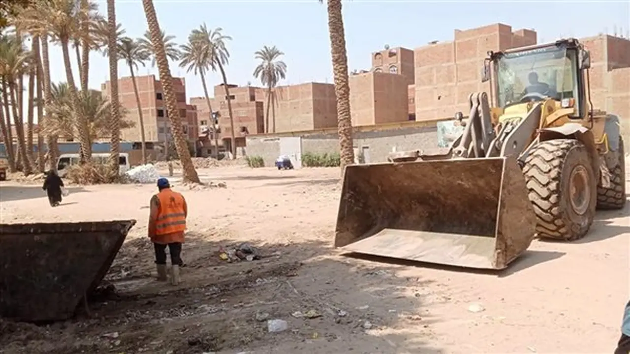 حملات مكثفة في أبو النمرس لتحسين النظافة وإزالة الإشغالات ومواجهة البناء المخالف