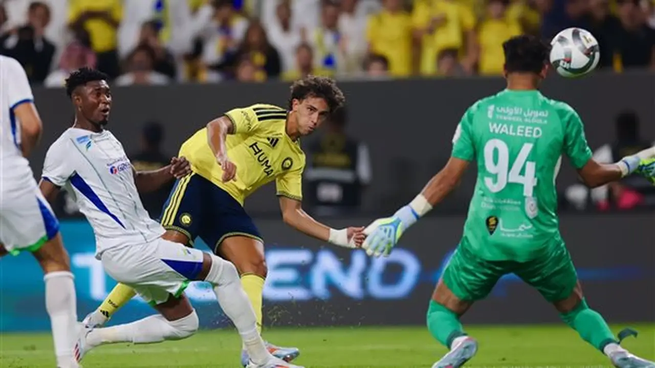 النصر يحقق بداية قوية في الدوري السعودي بثلاثية أمام الفتح