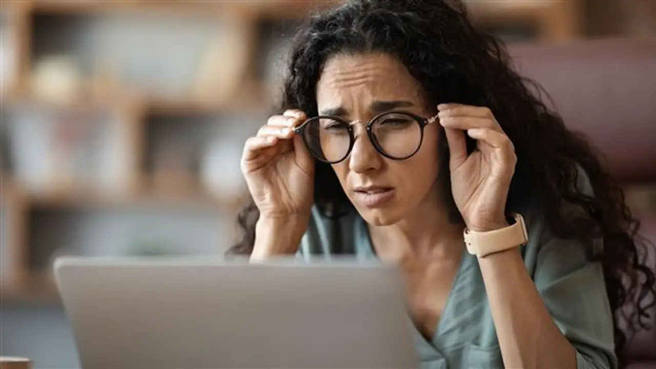 عادات صباحية ومسائية لتخفيف إجهاد العين الناتج عن استخدام الشاشات
