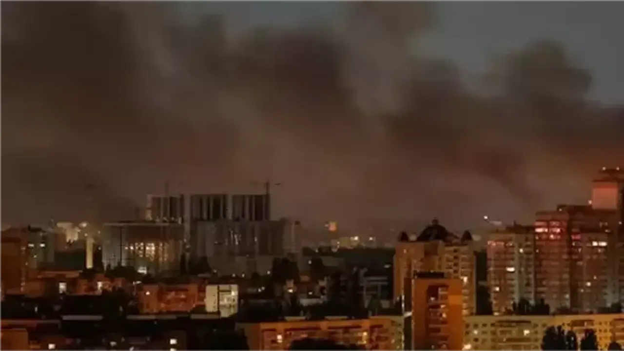 انفجارات تضرب كييف بعد تحذيرات من هجوم بصواريخ بالستية
