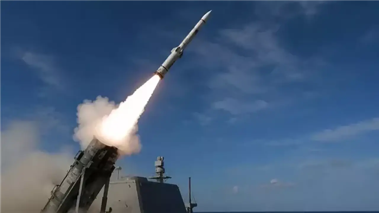 البنتاجون يمنح شركة رايثيون عقدًا بقيمة 745 مليون دولار لإنتاج صواريخ SM-3 المتطورة