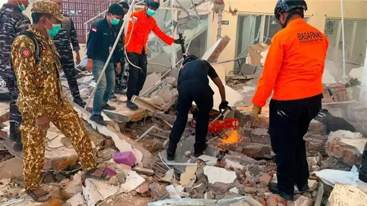 الأزهر الشريف يعزي إندونيسيا في ضحايا الزلزال ويدعو للشفاء العاجل للمصابين