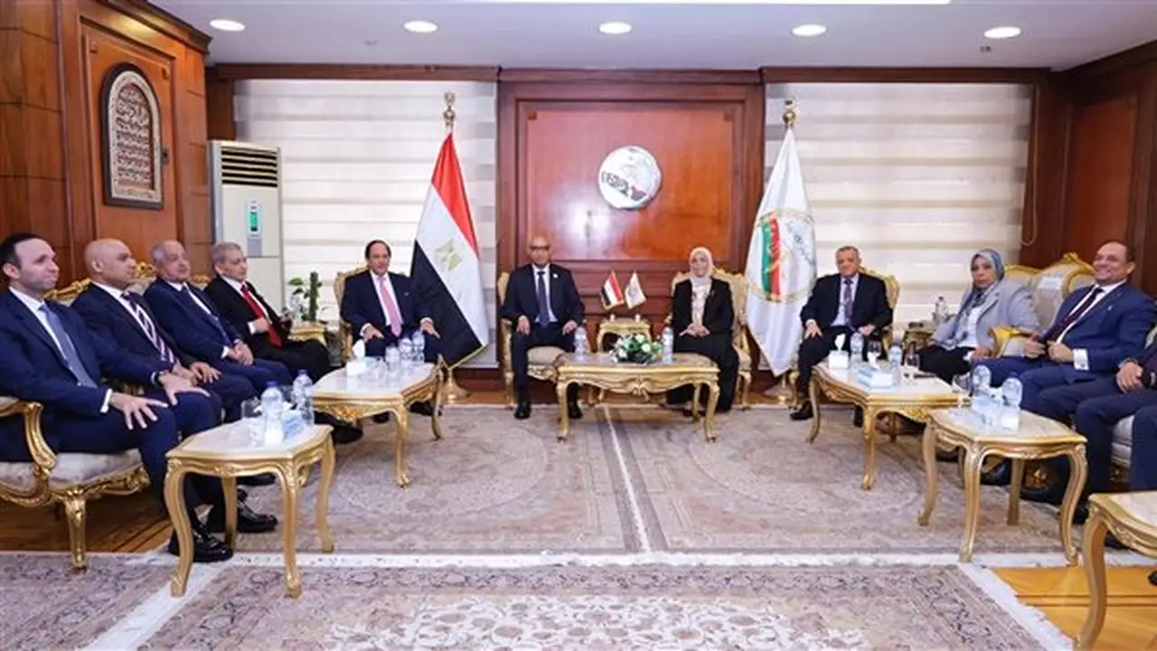 رئيسة النيابة الإدارية تستقبل رئيس مجلس الدولة في زيارة تهنئة