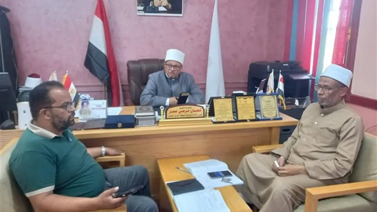 رئيس منطقة الوادي الجديد الأزهرية يتابع استعدادات امتحانات الشهادة الثانوية الدور الثاني
