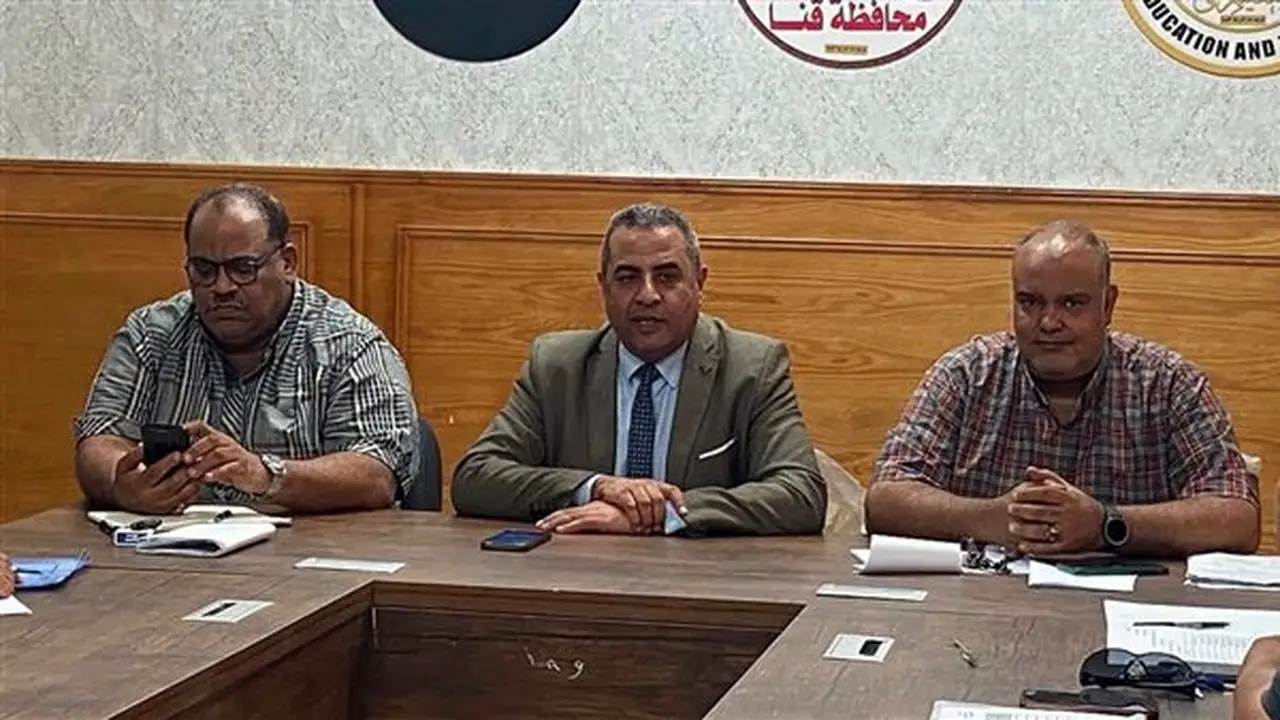 استعدادات مديرية تعليم قنا للعام الدراسي الجديد ومتابعة تنسيق الصف الأول الثانوي (صور)