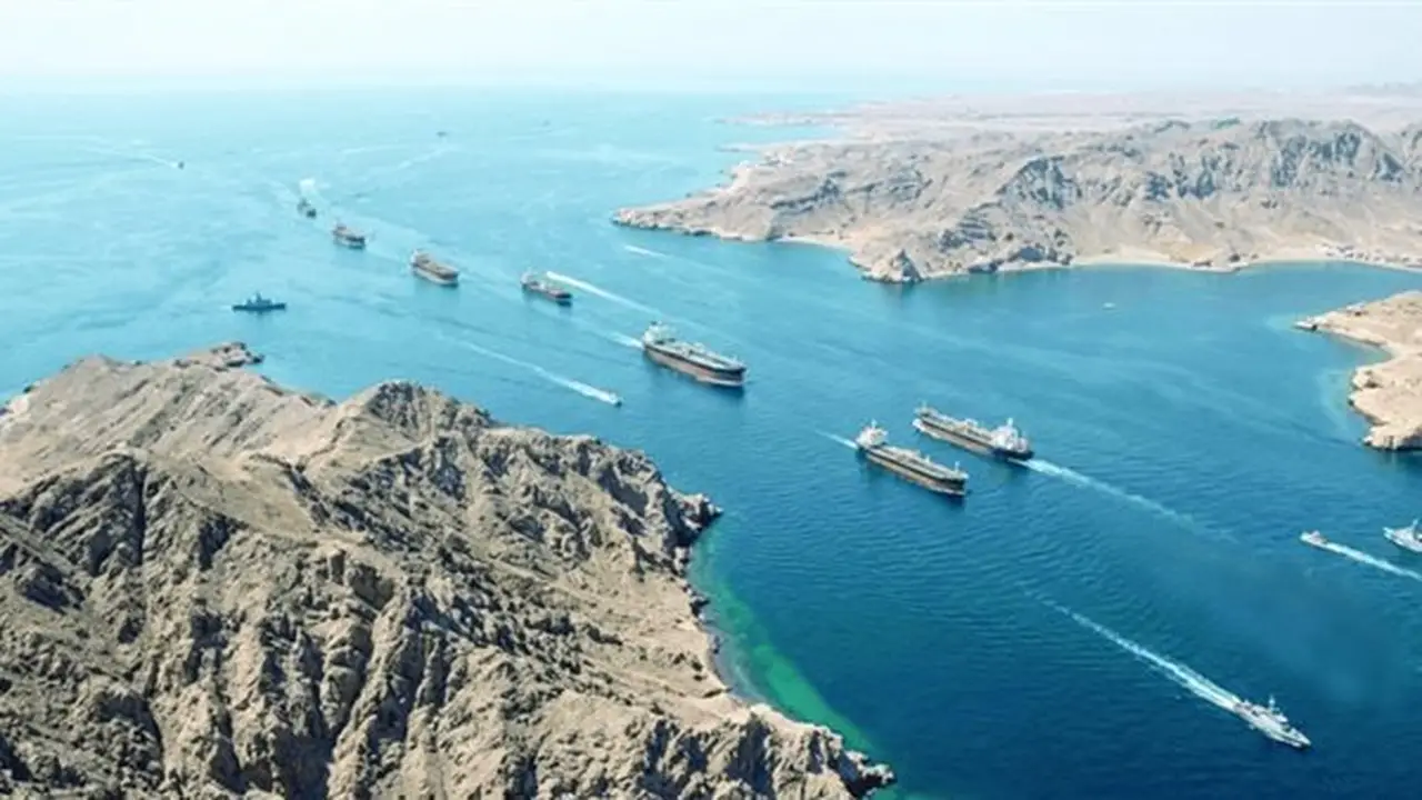 إيران تعلن استخدام مضيق هرمز كوسيلة ضغط لإنهاء النزاع مع الولايات المتحدة