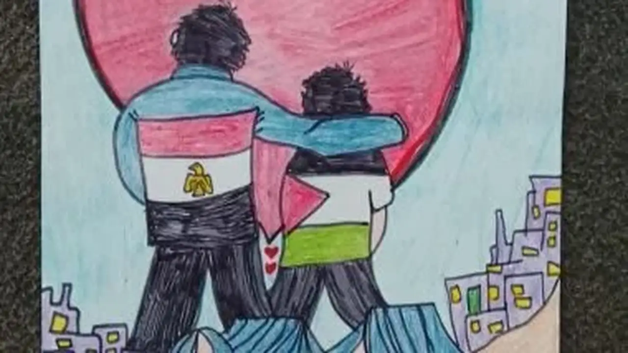 طفل فلسطيني يبدع في توثيق واقع غزة من خلال فن الرسم