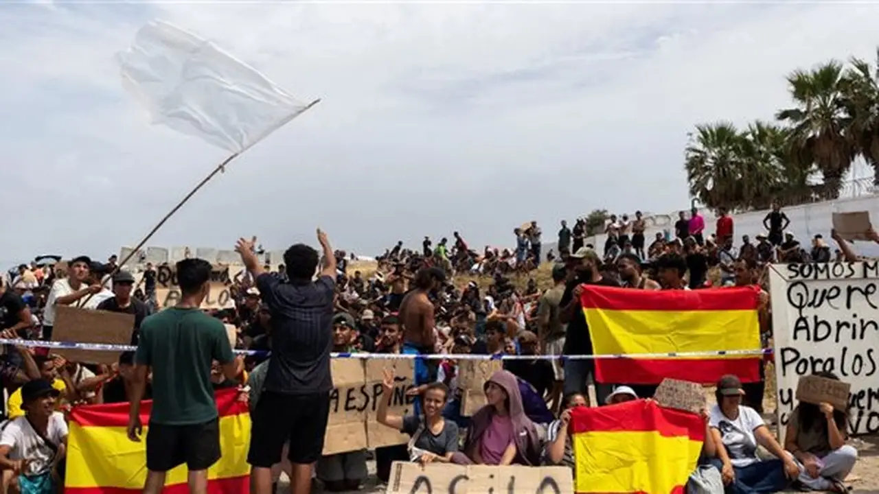 المغرب يوقف 294 مهاجرًا خلال محاولتهم الوصول إلى سبتة