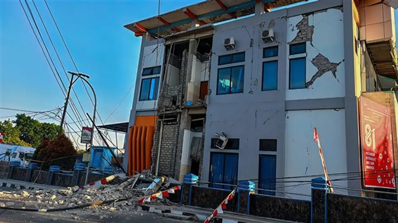 زلزال بقوة 5.9 درجات يهز منطقة فلوريس في إندونيسيا