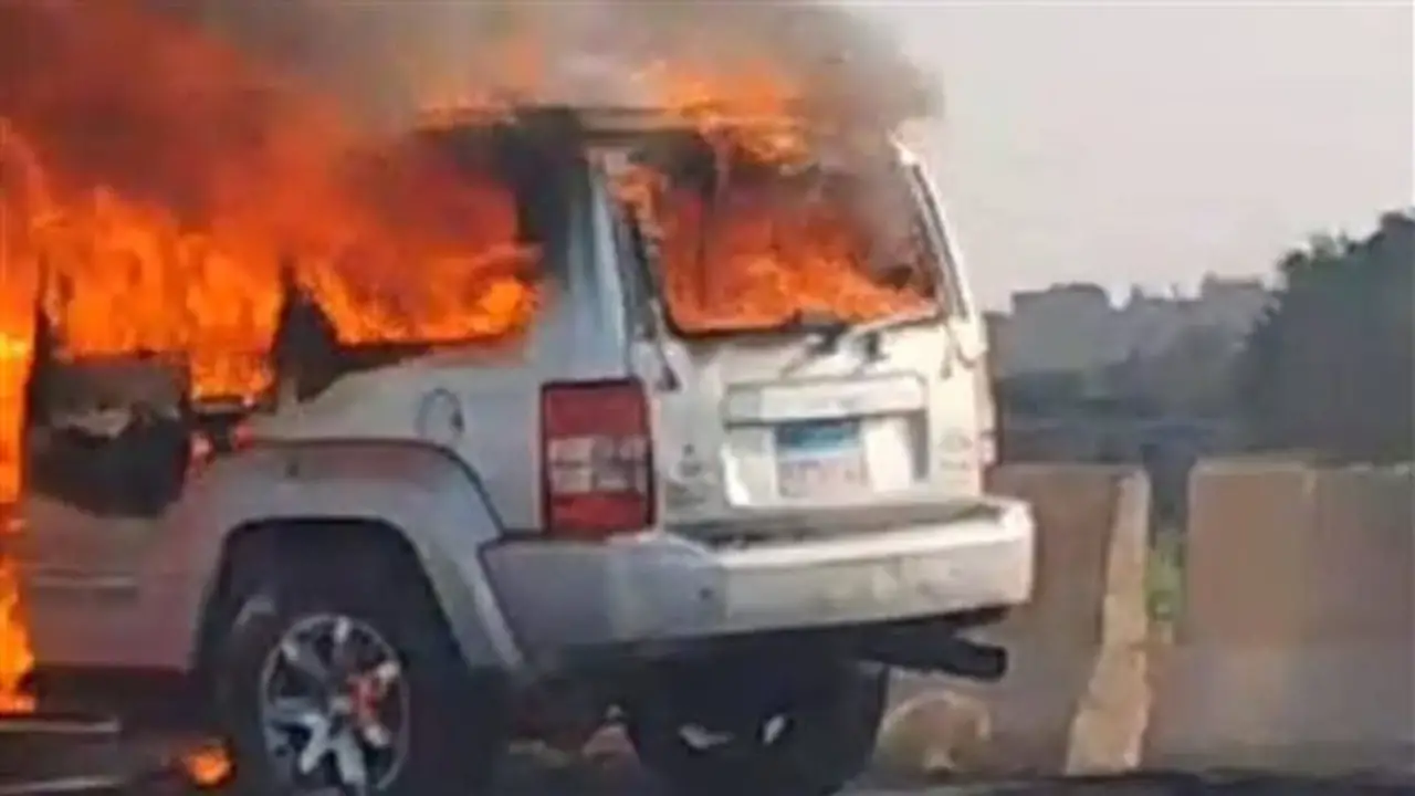 تفحم سيارة بالكامل خلال دقائق على محور جمال عبد الناصر: تفاصيل الحريق