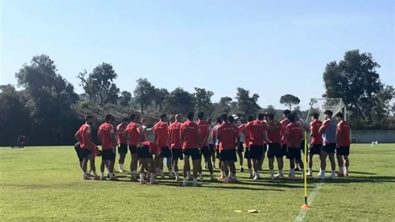 الأهلي يواصل تحضيراته في إسبانيا استعدادًا لمواجهة برشلونة على كأس خوان جامبر