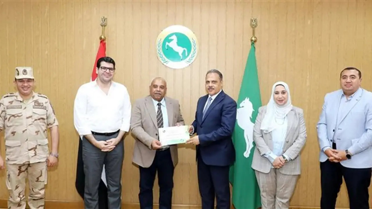 محافظ الشرقية يكرم أعضاء بعثة الإشراف على حج الجمعيات الأهلية