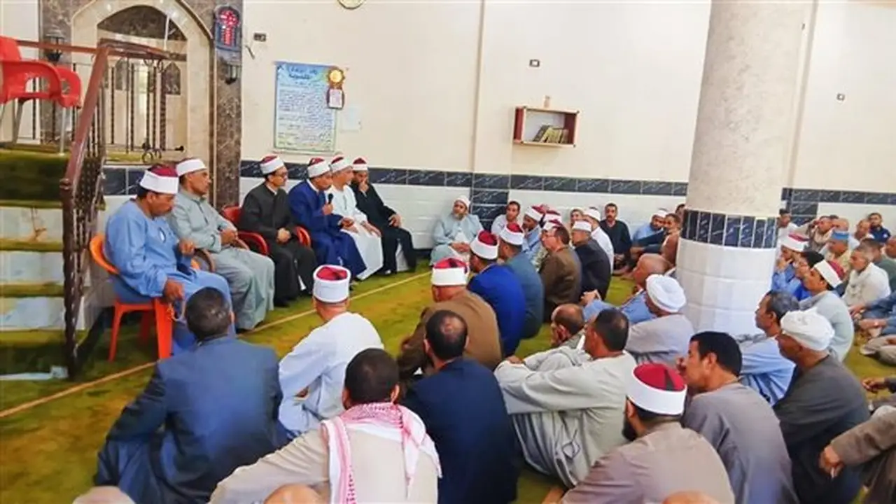 مدير أوقاف الفيوم يناقش مع الأئمة والعاملين بإدارتي فيديمين وسنورس جهود تحسين الأداء