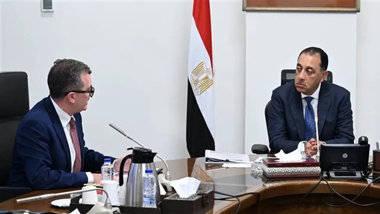 الحكومة تسعى لتأمين السلع والوقود لمواجهة أزمات المنطقة