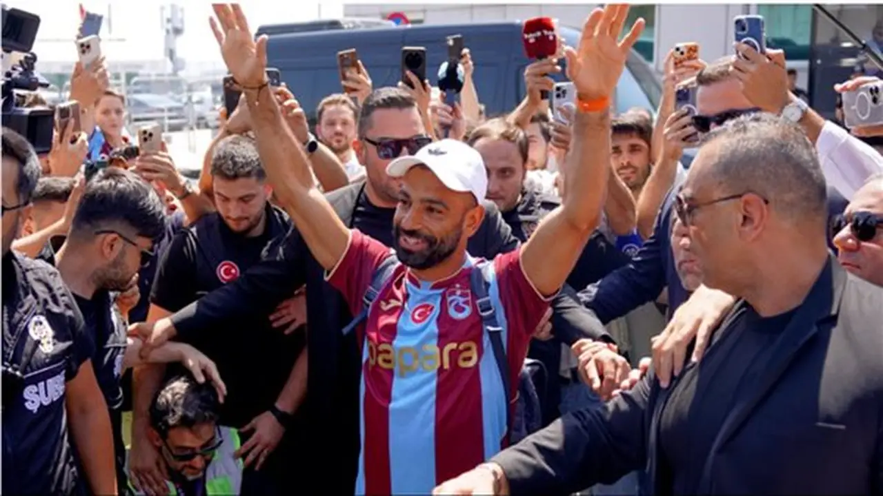 إقبال جماهيري كبير على تذاكر مباراة طرابزون وفرينكفاروس بفضل محمد صلاح