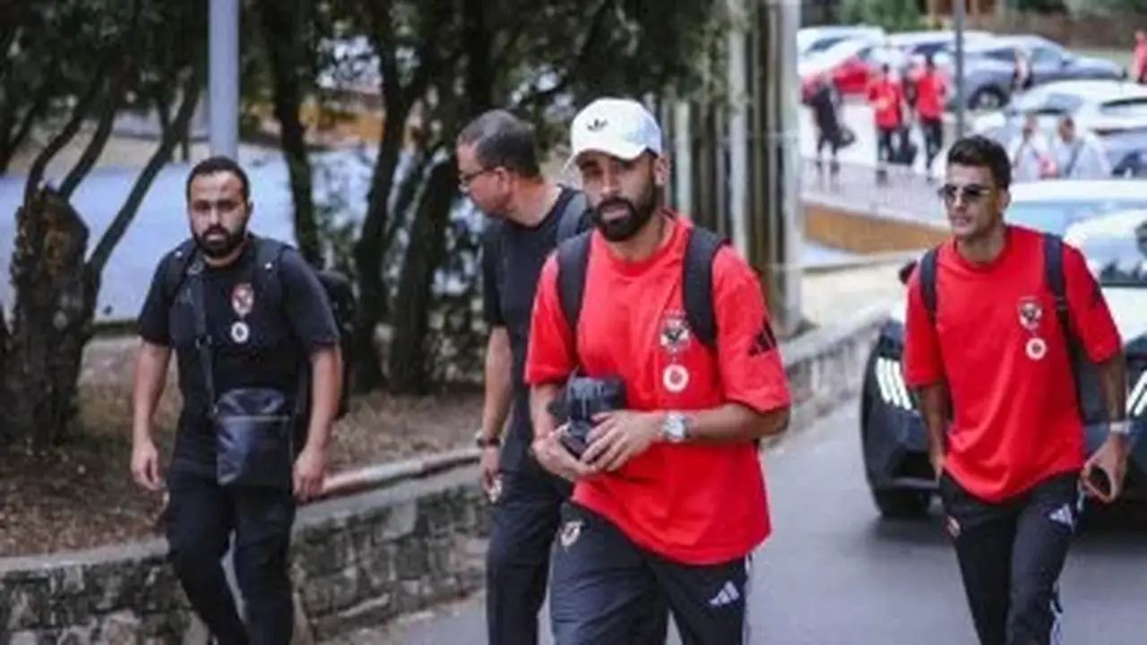 وصول بعثة الأهلي إلى برشلونة للمشاركة في كأس خوان جامبر