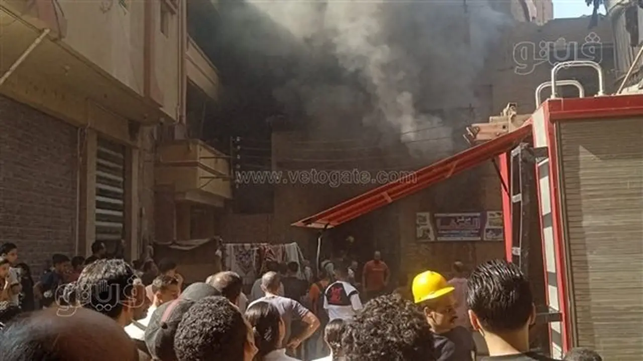 سيطرة قوات الحماية المدنية على حريق هائل بمغسلة سيارات في الغربية (صور)