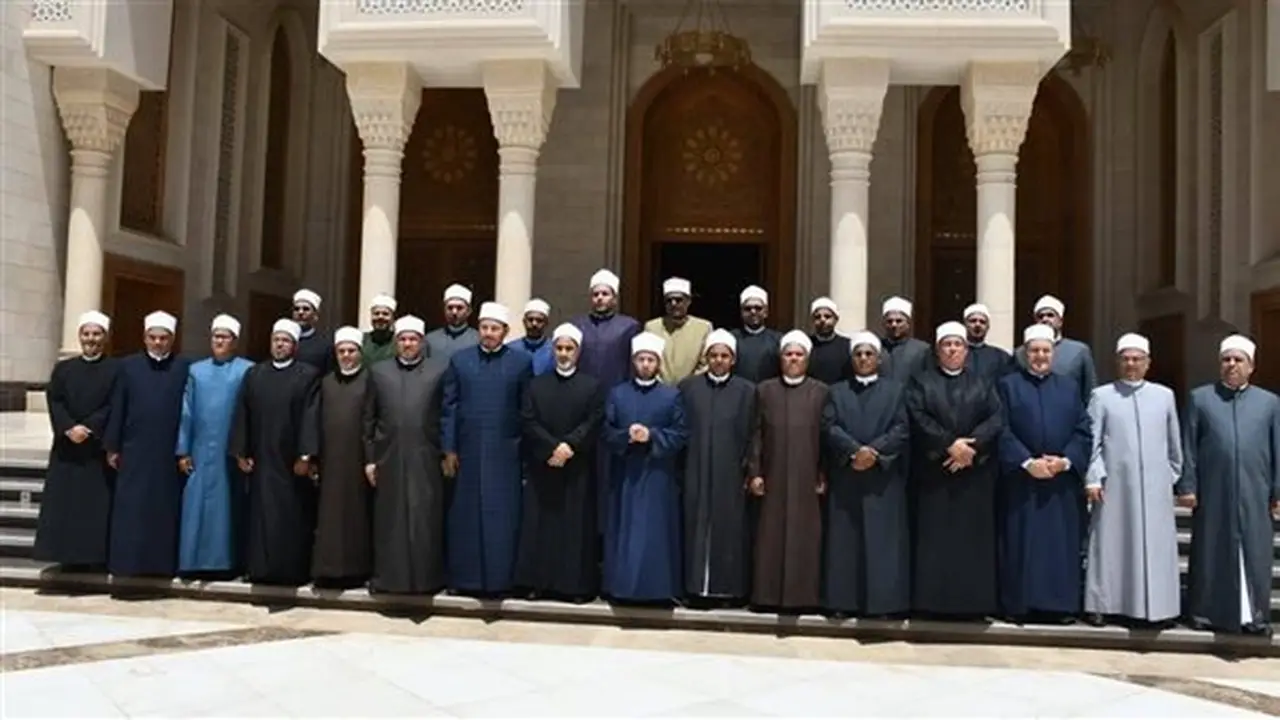 وزير الأوقاف يؤكد على ضرورة ترشيد استهلاك المياه والكهرباء وتعزيز نظافة المساجد