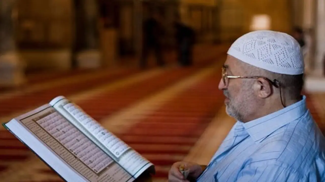 أمين الفتوى يوضح حكم قراءة القرآن بالمقامات الصوتية في برنامج “فتاوى الناس”