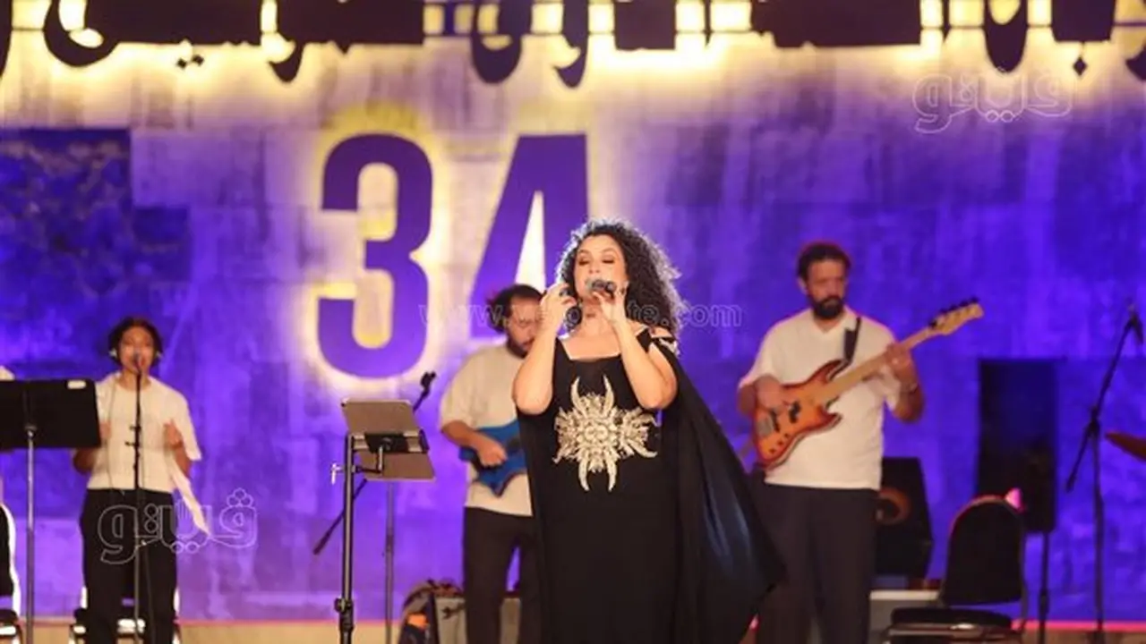 نسمة محجوب تشعل حماس الجمهور في مهرجان القلعة بأغنية “تعالي جنبي” (فيديو وصور)