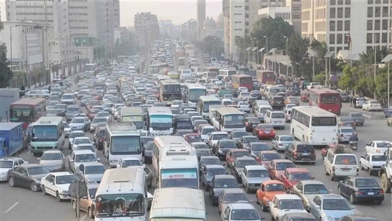 حالة المرور اليوم في القاهرة والجيزة والقليوبية: سيولة مرورية وكثافات متحركة