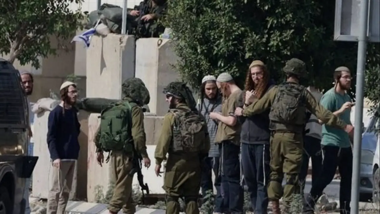إصابة شابين فلسطينيين إثر اعتداء مستوطنين إسرائيليين في بلدة بيتا بجنوب نابلس