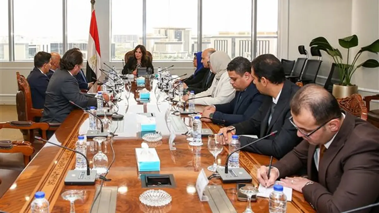 وزيرة الإسكان تناقش مقترحات تحالف عالمي لإدارة حي المال والأعمال بالعاصمة الجديدة