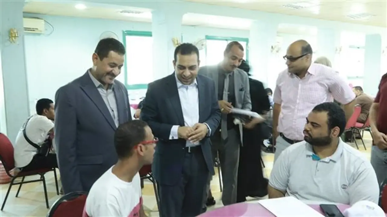 نائب محافظ قنا يتابع ملتقى توظيفي لخلق فرص عمل للشباب