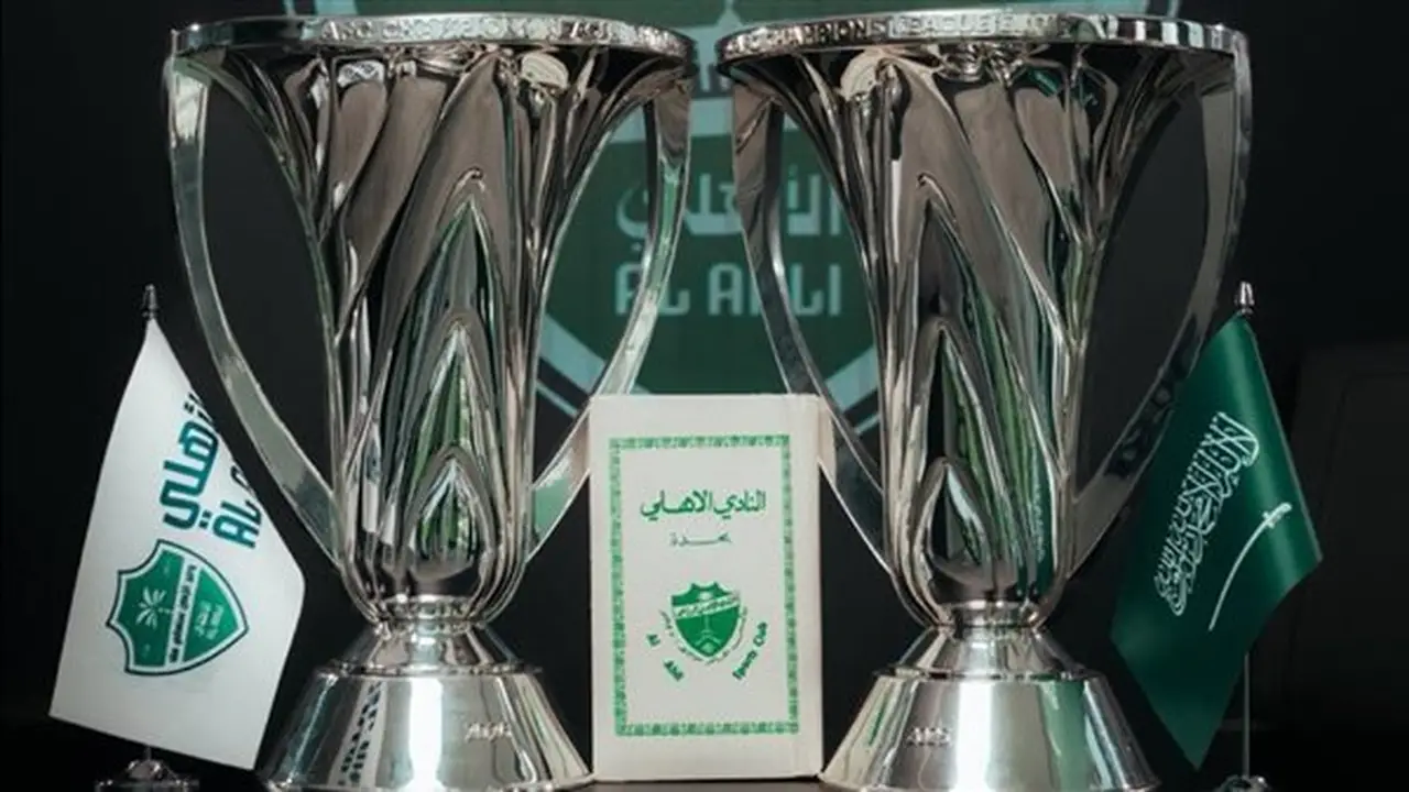 وصول كأس النخبة إلى كوالالمبور استعدادًا لمراسم قرعة دوري أبطال آسيا (فيديو)