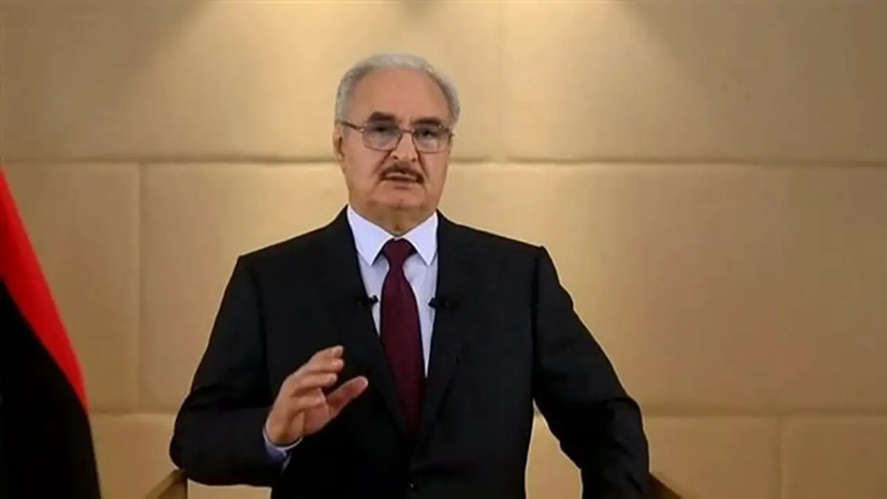 المشير خليفة حفتر يصل العلمين للقاء الرئيس السيسي
