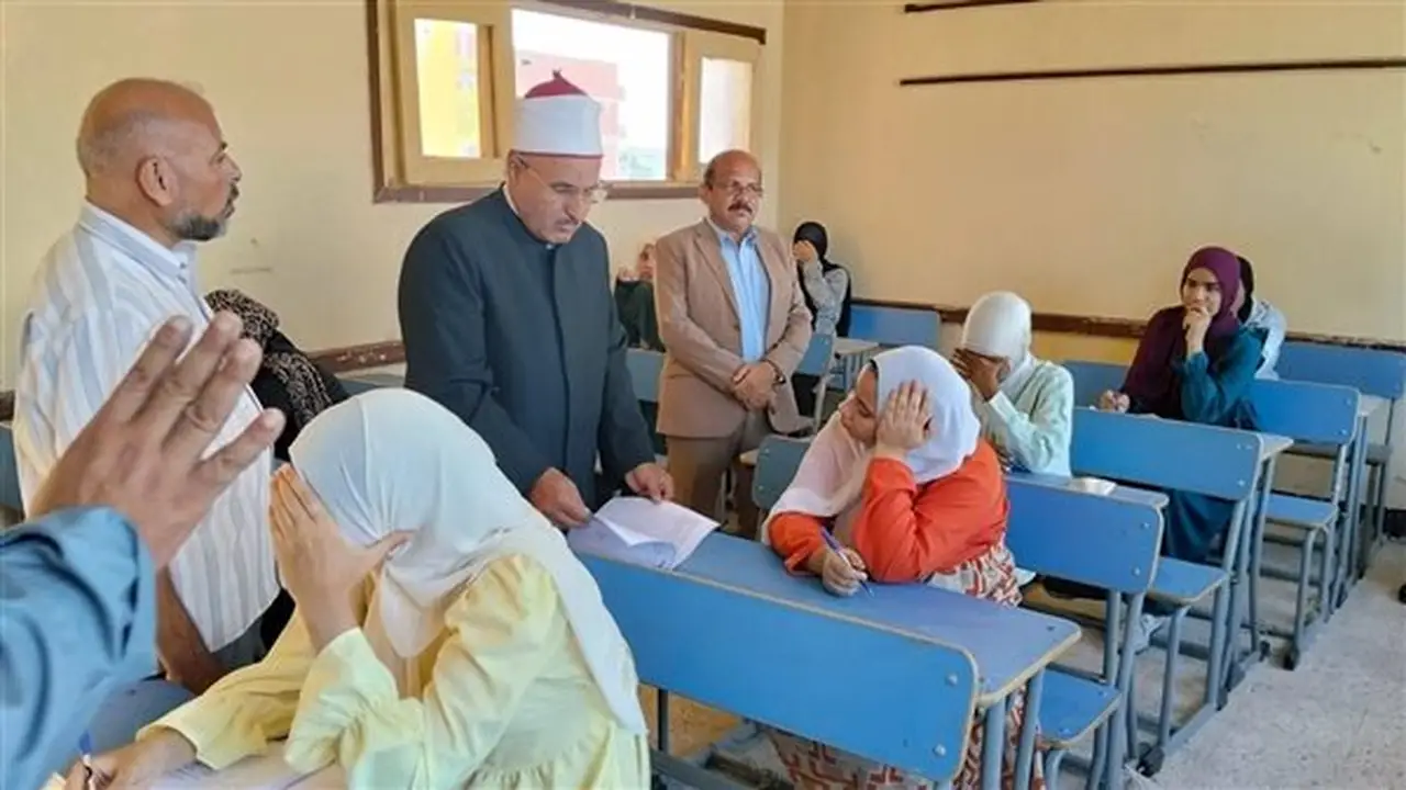رئيس منطقة الإسماعيلية الأزهرية يتابع امتحانات الدور الثاني للشهادة الثانوية
