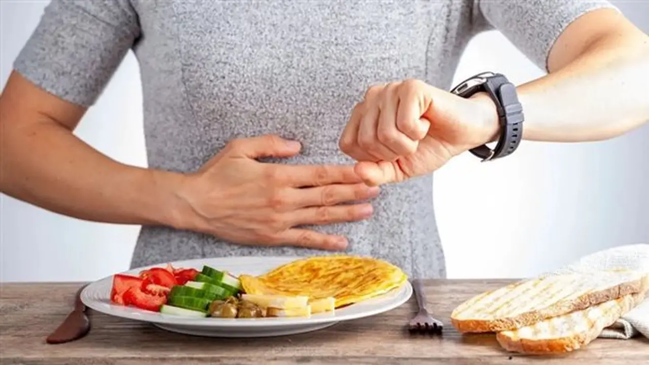 هل يُعتبر الصيام المتقطع علاجًا سحريًا لجميع الأمراض؟ أخصائي يوضح