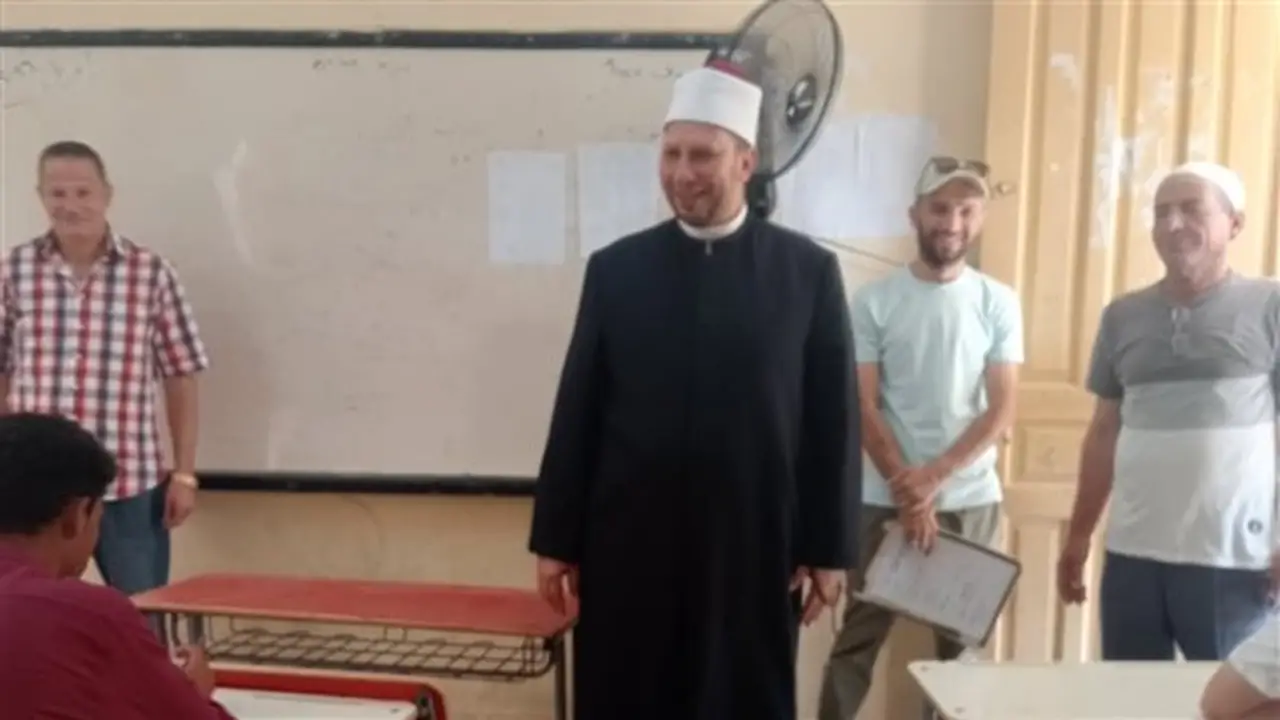 تفقد رئيس منطقة الإسكندرية الأزهرية لجان امتحانات الدور الثاني للشهادة الثانوية