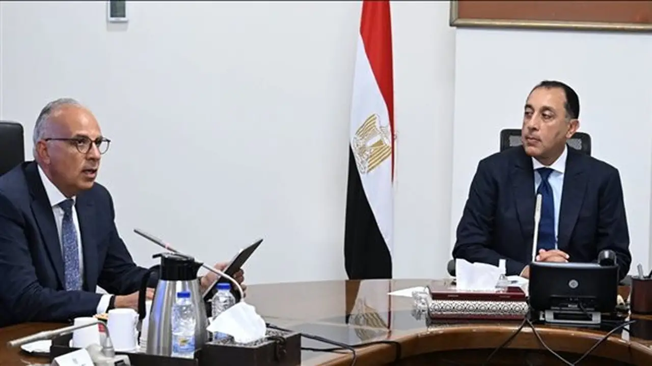 جهود حكومية لحماية شواطئ الإسكندرية من النحر: اجتماع لمتابعة المخططات المستقبلية