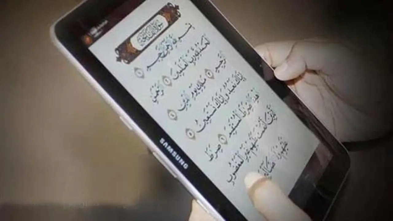 أمين الفتوى يوضح حكم قراءة القرآن من الهاتف أثناء الصلاة النافلة