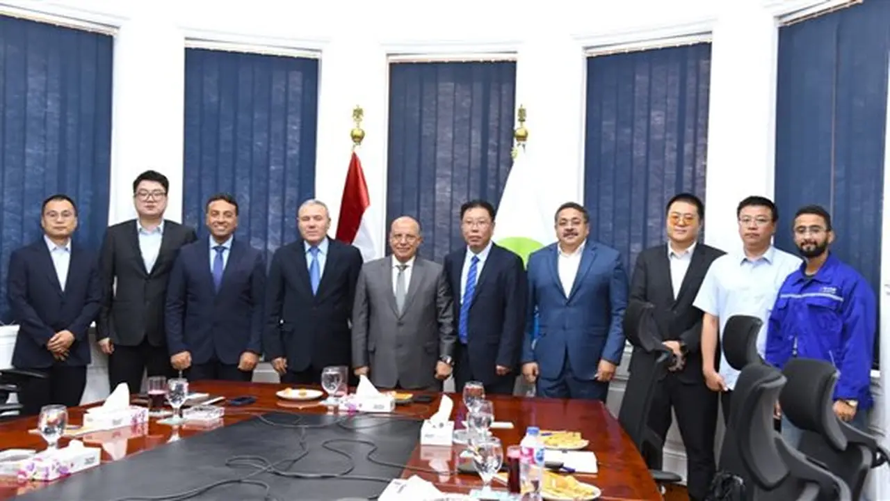رئيس القابضة للمياه يبحث توسيع التعاون الفني مع وفد شركة Xinxing الصينية