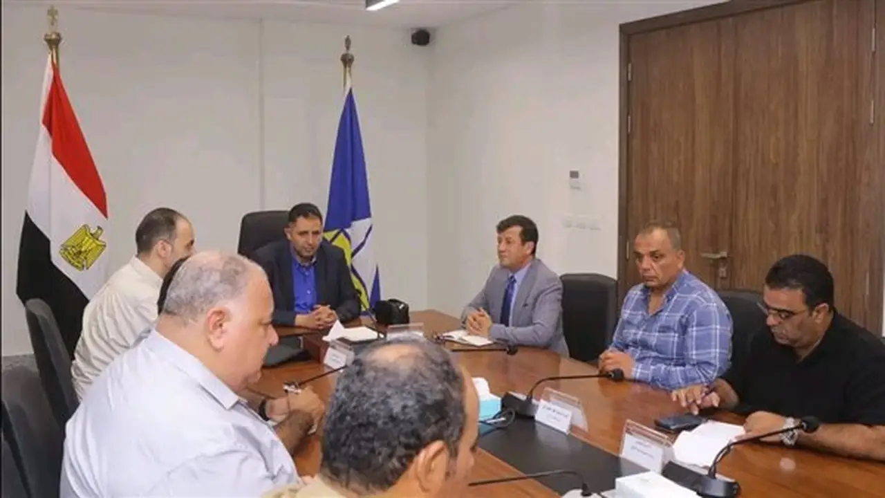 محافظ دمياط يؤكد على أهمية التواجد الميداني لخدمة المواطنين في الاجتماع مع القيادات المحلية الجديدة