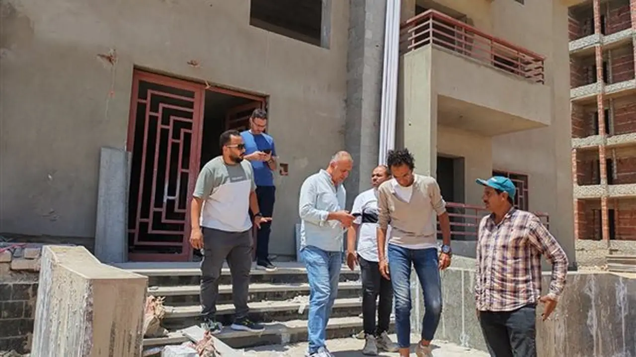 تفقد مسؤولي الإسكان لمشروع شقق ديارنا في مدينة بدر