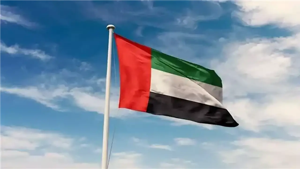 الإمارات توقف جميع الأنشطة التجارية والمعاملات المالية مع إيران